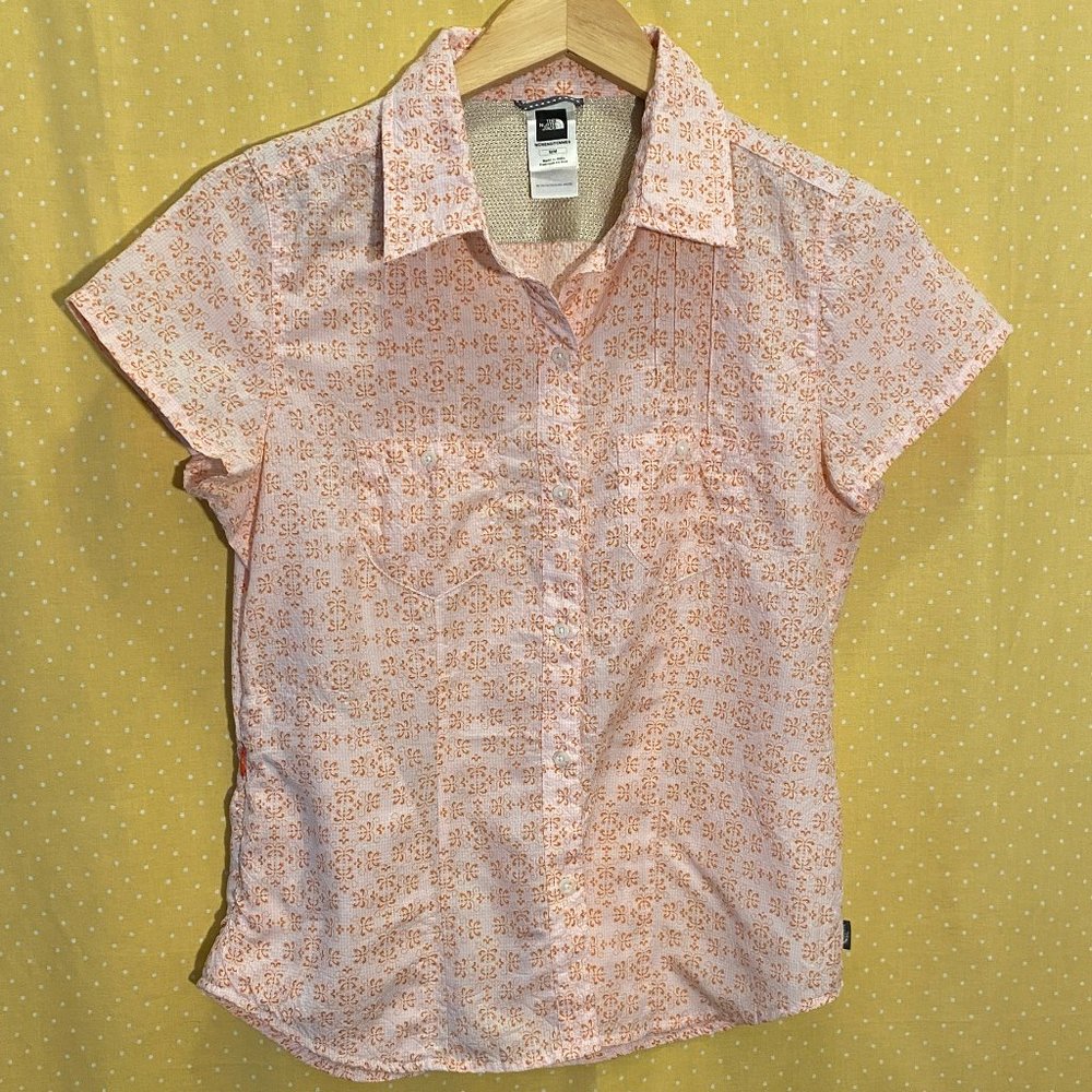 Cute TNF blouse size M, hidden pocket, great for travel